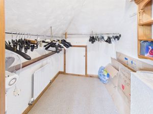 WALK-IN WARDROBE- click for photo gallery